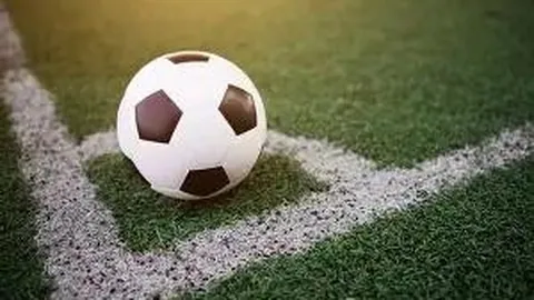 美军“萨尔沃”号执行南海坠机战机打捞任务